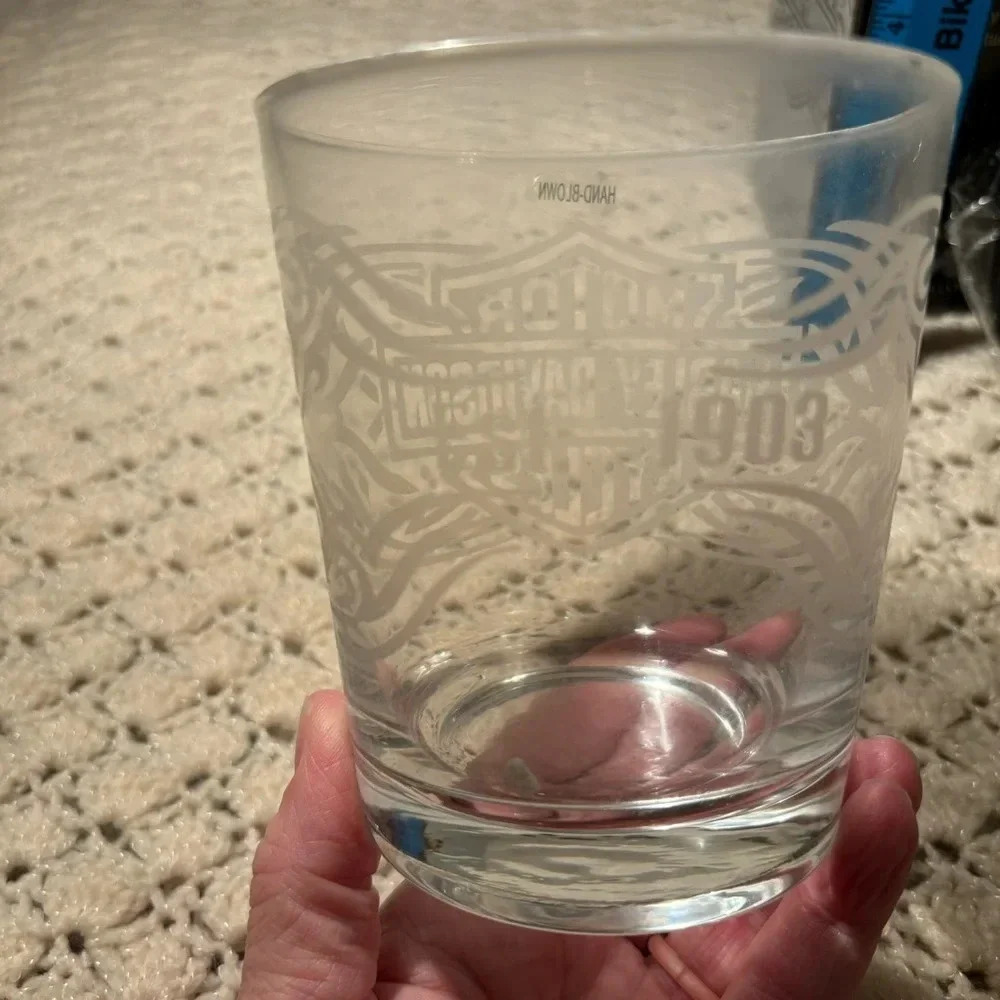 Harley-Davidson Motorcycles Tumblers and
Coasters Gift Set - Picture 6 of 8